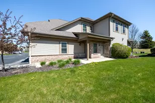 N55W17164 Ravenwood Dr, Menomonee Falls, WI 53051 - Photo 3