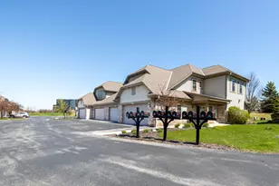N55W17164 Ravenwood Dr, Menomonee Falls, WI 53051 - Photo 5