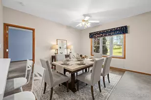 N55W17164 Ravenwood Dr, Menomonee Falls, WI 53051 - Photo 11