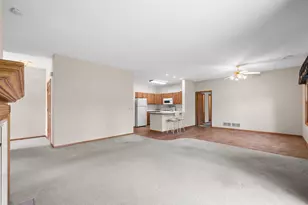 N55W17164 Ravenwood Dr, Menomonee Falls, WI 53051 - Photo 9