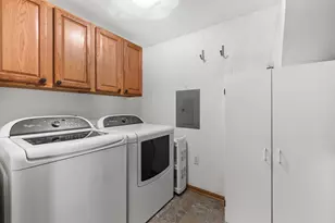 N55W17164 Ravenwood Dr, Menomonee Falls, WI 53051 - Photo 29