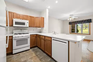 N55W17164 Ravenwood Dr, Menomonee Falls, WI 53051 - Photo 19