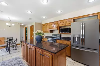 4550 W Thorncrest Dr, Franklin, WI 53132 - Photo 11