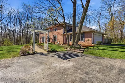 4550 W Thorncrest Dr, Franklin, WI 53132 - Photo 3