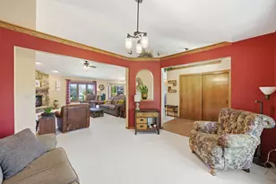 W136N6719 Claas Rd, Menomonee Falls, WI 53051 - Photo 9