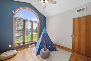209 Green Valley Dr, Racine, WI 53406 - Photo 25