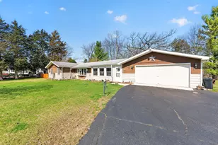 33606 Bohner Dr, Burlington, WI 53105 - Photo 3
