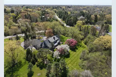 9731 N Hilltop Ln, Mequon, WI 53092 - Photo 9