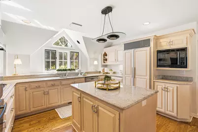 9731 N Hilltop Ln, Mequon, WI 53092 - Photo 27