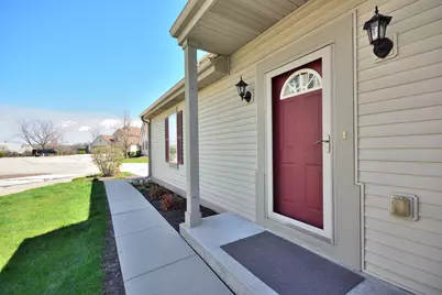 1530  Roxbury Way #126, Waukesha, WI 53186 - Photo 5
