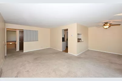305  Cheviot Chase - #6, Waukesha, WI 53186 - Photo 5