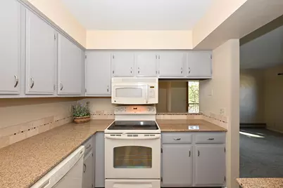 305  Cheviot Chase - #6, Waukesha, WI 53186 - Photo 11