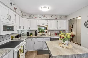 11013 N Elder Tree Ct, Mequon, WI 53092 - Photo 3