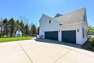 W262N2438 Deer Haven Dr, Pewaukee, WI 53072 - Photo 33
