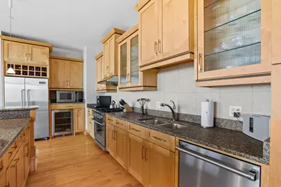 1313 N Franklin Pl #406, Milwaukee, WI 53202 - Photo 7