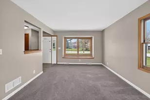 10550 S Peggy Dr, Oak Creek, WI 53154 - Photo 7
