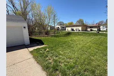 7009 W Carmen Ave, Milwaukee, WI 53218 - Photo 17