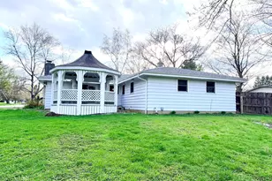 W294S5612 Windcrest Dr, Genesee, WI 53189 - Photo 5