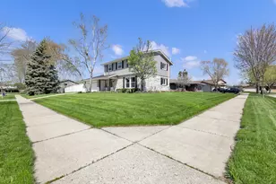 230 E Golden Ln, Oak Creek, WI 53154 - Photo 5