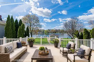 N29W27397 Peninsula Dr, Pewaukee, WI 53072 - Photo 7