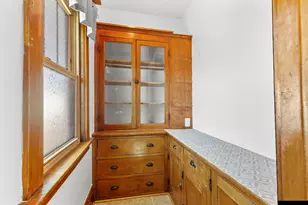 2179 S 84th St, West Allis, WI 53227 - Photo 9