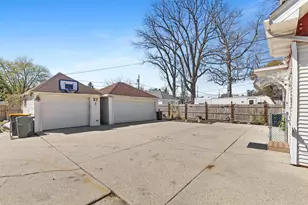 2179 S 84th St, West Allis, WI 53227 - Photo 27