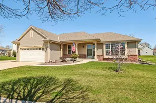 713 Bridlewood Ln, Watertown, WI 53094 - Photo 3