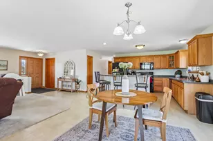 713 Bridlewood Ln, Watertown, WI 53094 - Photo 9