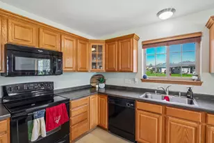 713 Bridlewood Ln, Watertown, WI 53094 - Photo 15