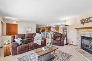 713 Bridlewood Ln, Watertown, WI 53094 - Photo 5