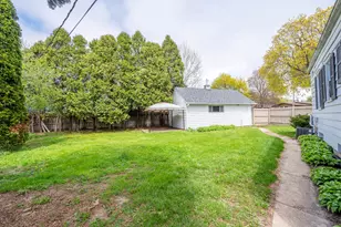 9200 W Swan Cir, Milwaukee, WI 53225 - Photo 17