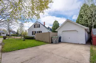9200 W Swan Cir, Milwaukee, WI 53225 - Photo 19