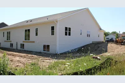 509  Emerald Pt #16, Kewaskum, WI 53040 - Photo 3