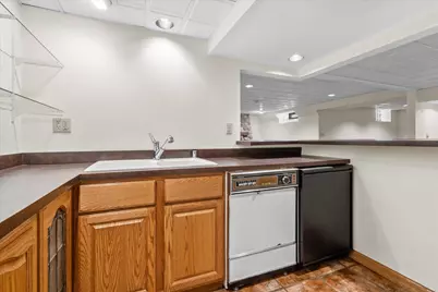 7015 N Milwaukee River Pkwy, Glendale, WI 53209 - Photo 29