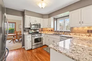W227N2540 Meadowood Ln, Pewaukee, WI 53186 - Photo 5