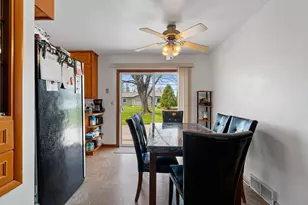 728 S 31st St, Manitowoc, WI 54220 - Photo 5