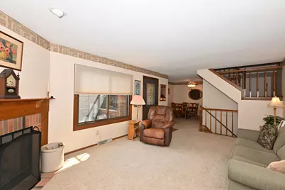 8187 S Forest Hills Cir, Franklin, WI 53132 - Photo 3