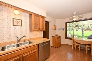 8187 S Forest Hills Circle, Franklin, WI 53132 - Photo 7