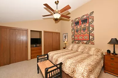 8187 S Forest Hills Cir, Franklin, WI 53132 - Photo 11