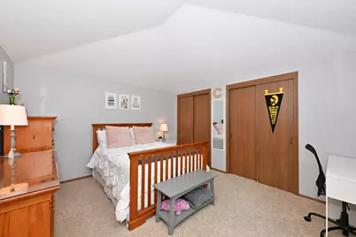 8187 S Forest Hills Cir, Franklin, WI 53132 - Photo 9