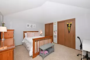 8187 S Forest Hills Circle, Franklin, WI 53132 - Photo 9