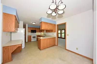 1400  Hidden Fields Dr, West Bend, WI 53095 - Photo 9