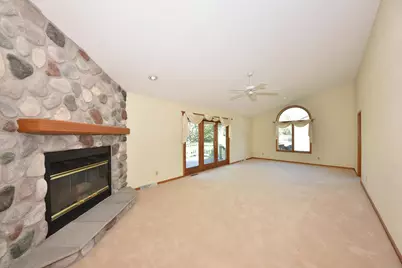 1400  Hidden Fields Dr, West Bend, WI 53095 - Photo 3
