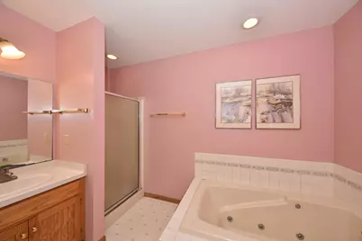 1400  Hidden Fields Dr, West Bend, WI 53095 - Photo 17