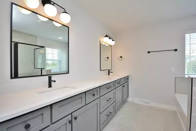 8175 W Bluebird Ct, Mequon, WI 53097 - Photo 27