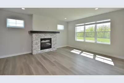 8175 W Bluebird Ct, Mequon, WI 53097 - Photo 7