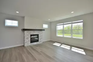 8175 W Bluebird Ct, Mequon, WI 53097 - Photo 7