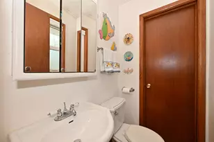 907 Roosevelt Ave, Racine, WI 53406 - Photo 15