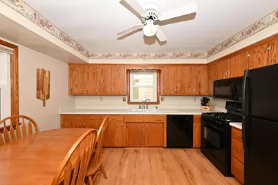 907  Roosevelt Ave, Racine, WI 53406 - Photo 13