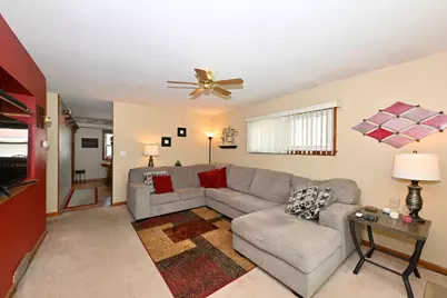907  Roosevelt Ave, Racine, WI 53406 - Photo 5